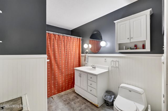 2302 High Pine Dr, Louisville, KY 40214