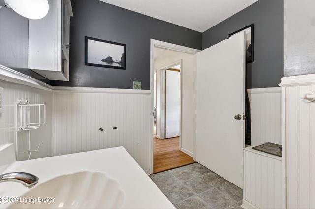 2302 High Pine Dr, Louisville, KY 40214