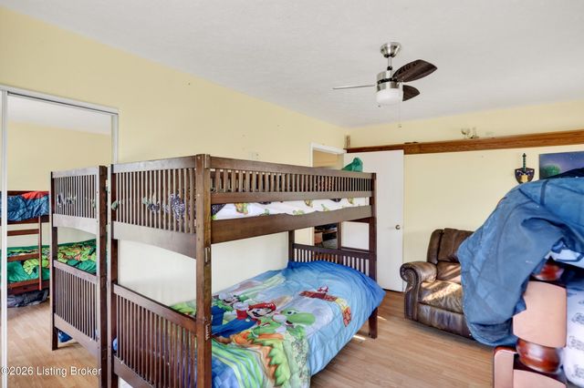 2302 High Pine Dr, Louisville, KY 40214