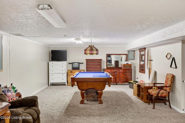 2302 High Pine Dr, Louisville, KY 40214