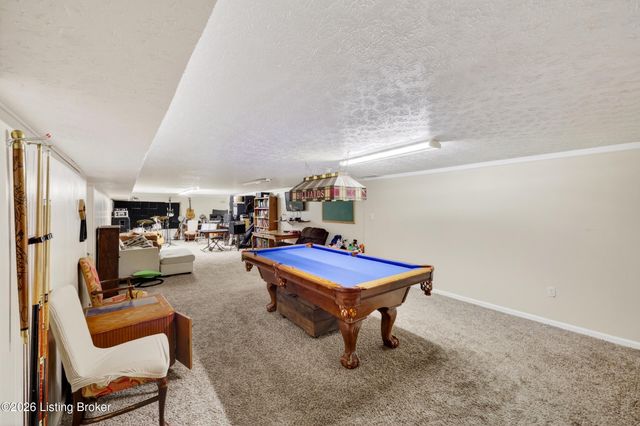 2302 High Pine Dr, Louisville, KY 40214
