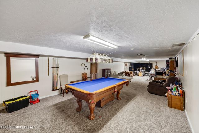 2302 High Pine Dr, Louisville, KY 40214