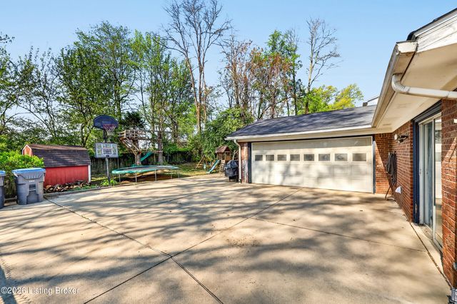 2302 High Pine Dr, Louisville, KY 40214