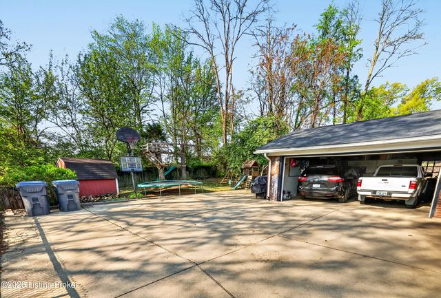 2302 High Pine Dr, Louisville, KY 40214