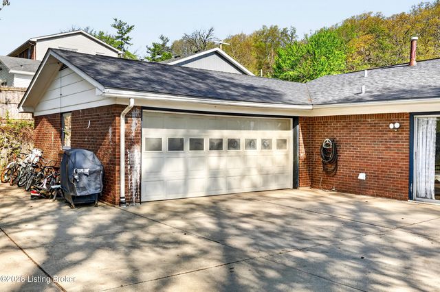 2302 High Pine Dr, Louisville, KY 40214