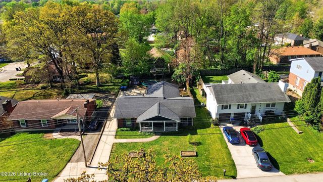 2302 High Pine Dr, Louisville, KY 40214