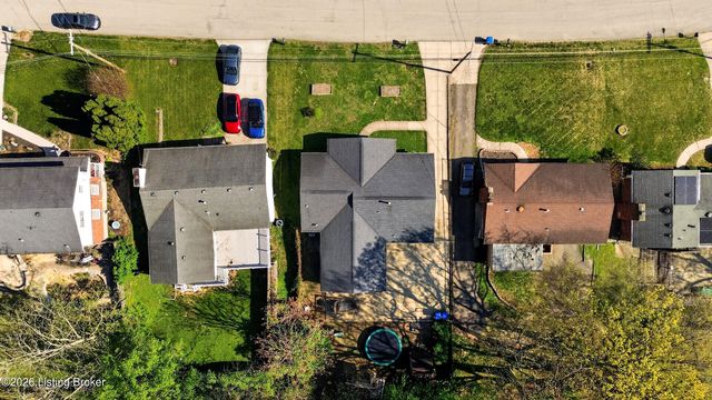 2302 High Pine Dr, Louisville, KY 40214