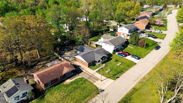 2302 High Pine Dr, Louisville, KY 40214