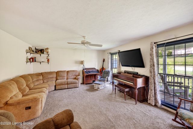 2302 High Pine Dr, Louisville, KY 40214