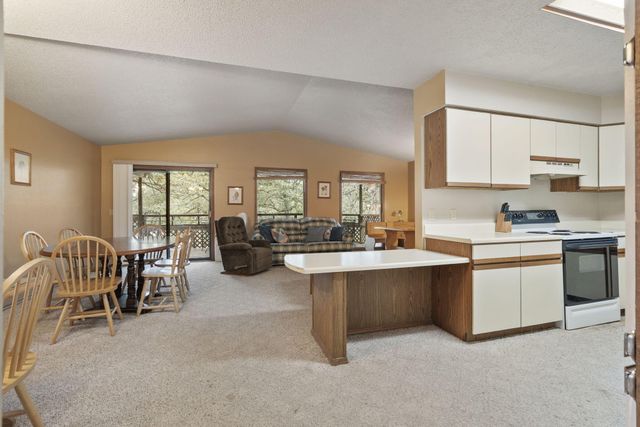 220 Bittersweet Circle, Kimberling City, MO 65686