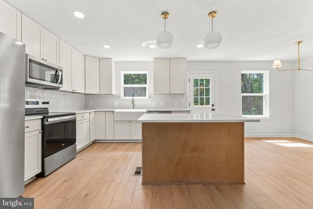 12312 PINEY LN, Remington, VA 22734