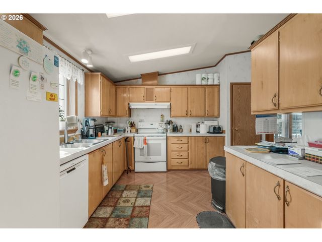 105 BREEZE St, Depoe Bay, OR 97341