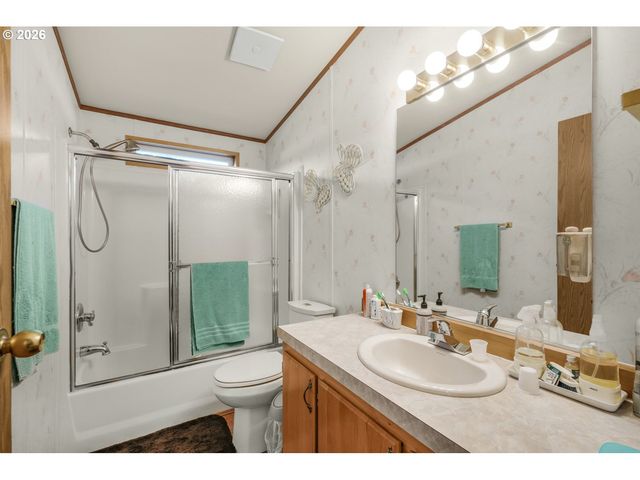 105 BREEZE St, Depoe Bay, OR 97341