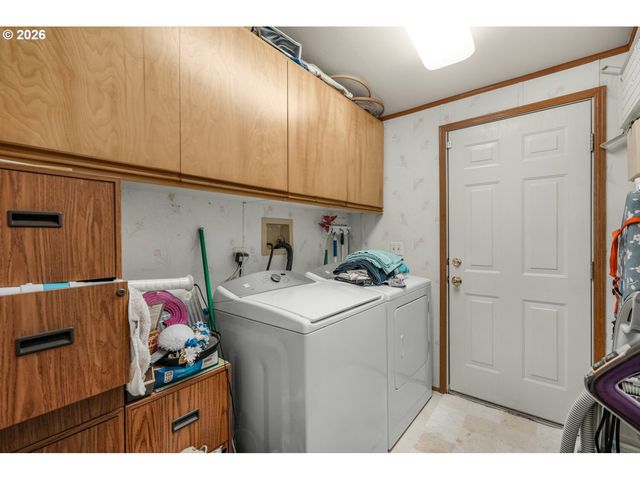 105 BREEZE St, Depoe Bay, OR 97341