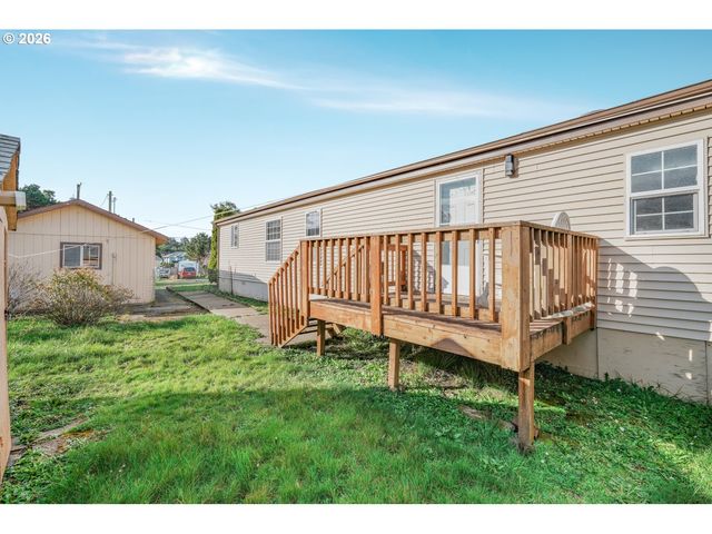 105 BREEZE St, Depoe Bay, OR 97341