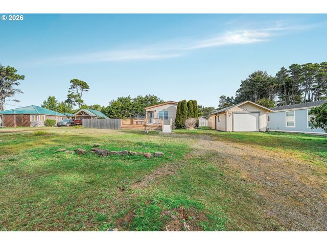 105 BREEZE St, Depoe Bay, OR 97341