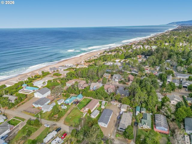 105 BREEZE St, Depoe Bay, OR 97341