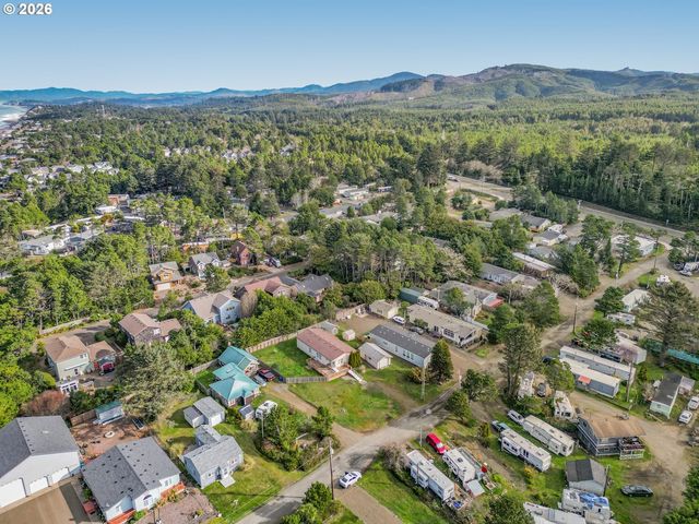 105 BREEZE St, Depoe Bay, OR 97341