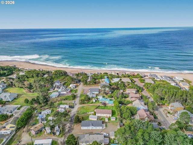 105 BREEZE St, Depoe Bay, OR 97341