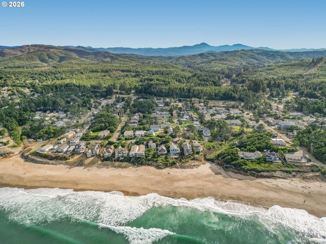 105 BREEZE St, Depoe Bay, OR 97341