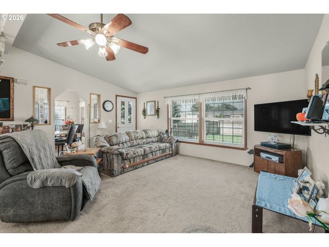 105 BREEZE St, Depoe Bay, OR 97341