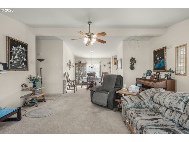 105 BREEZE St, Depoe Bay, OR 97341