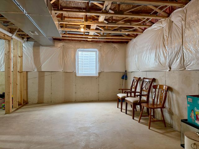 1829 S Creekside Court, Westville, IN 46391