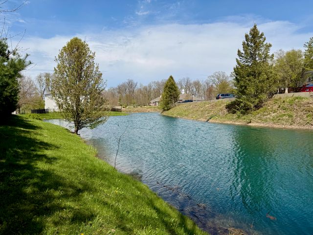 1829 S Creekside Court, Westville, IN 46391
