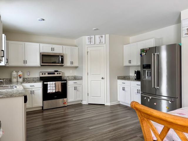 1829 S Creekside Court, Westville, IN 46391