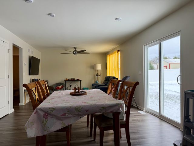 1829 S Creekside Court, Westville, IN 46391