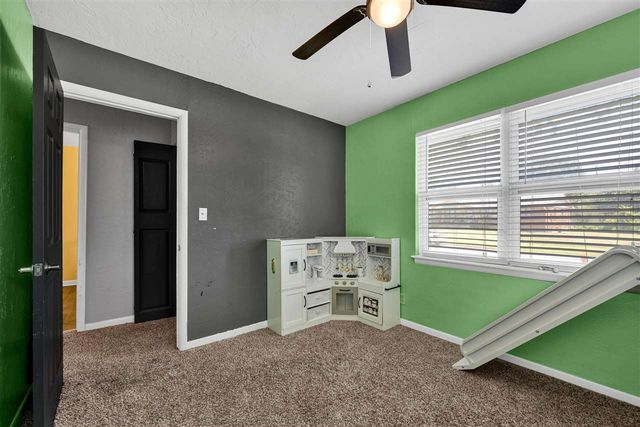 2202 NW 46th St, Lawton, OK 73505