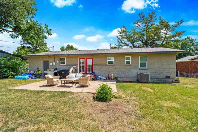 2202 NW 46th St, Lawton, OK 73505
