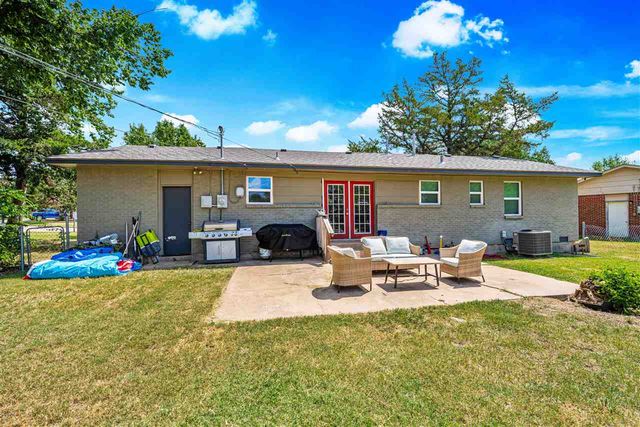 2202 NW 46th St, Lawton, OK 73505