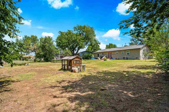 2202 NW 46th St, Lawton, OK 73505