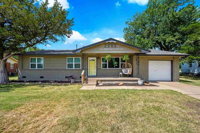 2202 NW 46th St, Lawton, OK 73505