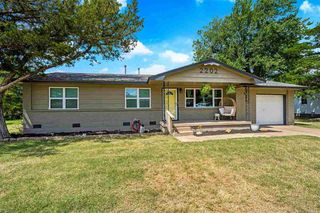 2202 NW 46th St, Lawton, OK 73505