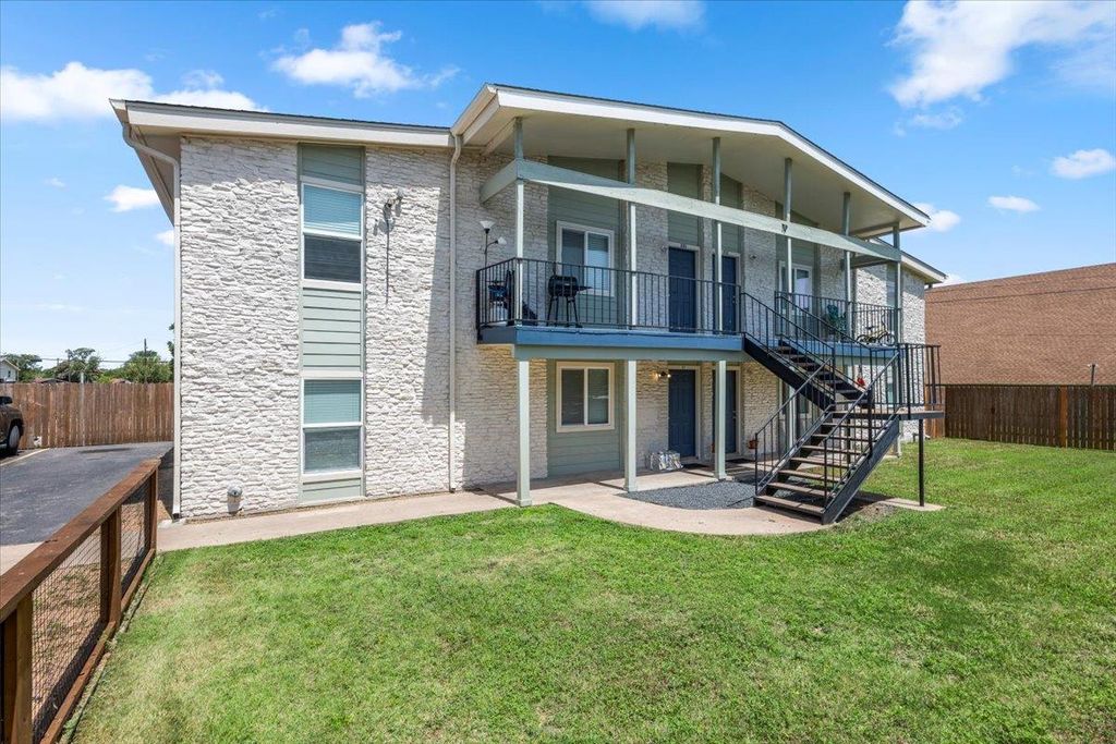 1904 Hearthstone DR, Austin, TX 78757