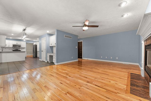 1658 Blue Heron Drive, Valparaiso, IN 46385