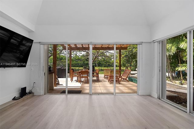 5845 SW 88th St, South Miami, FL 33156