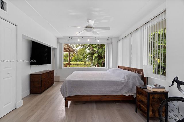 5845 SW 88th St, South Miami, FL 33156