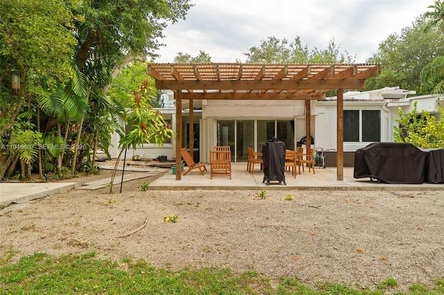 5845 SW 88th St, South Miami, FL 33156