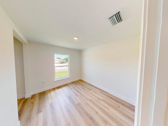 2710 Avenue Avenue E, Fort Pierce, FL 34947