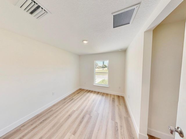 2710 Avenue Avenue E, Fort Pierce, FL 34947