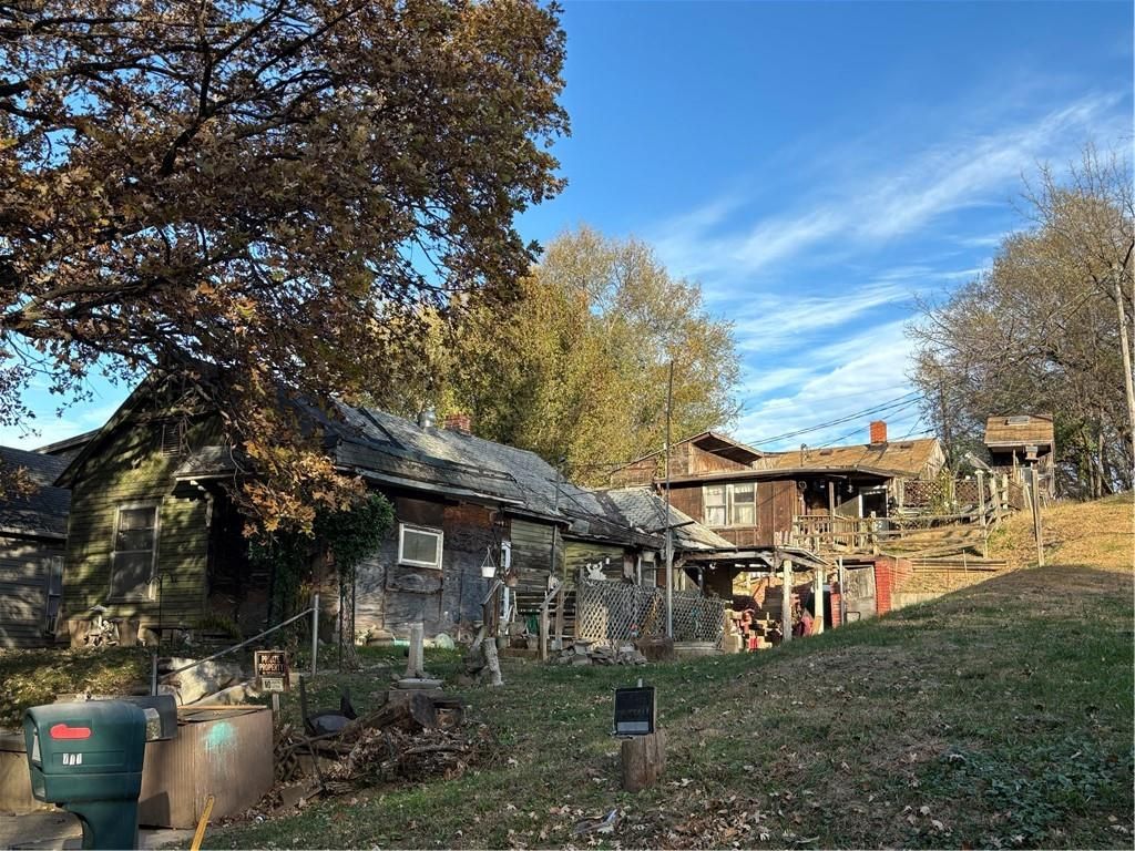 621 E Colorado Avenue, St Joseph, MO 64504