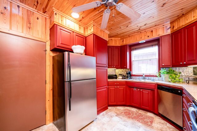 2636 Aqua Vista Drive, Jacksonville, TX 75766