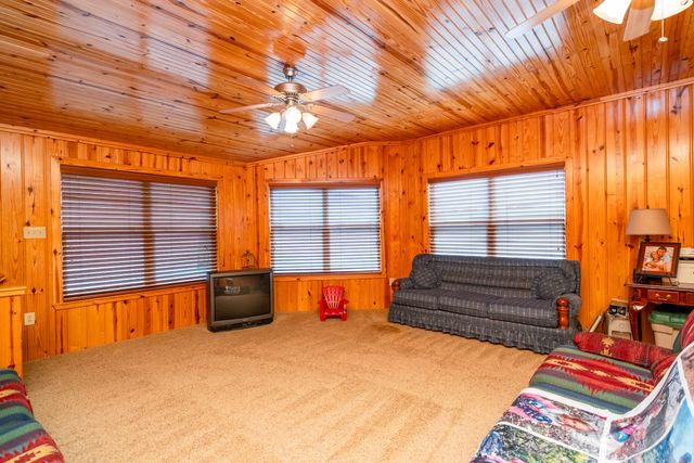 2636 Aqua Vista Drive, Jacksonville, TX 75766