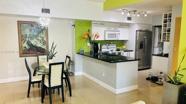 2600 S University Dr 229, Davie, FL 33328