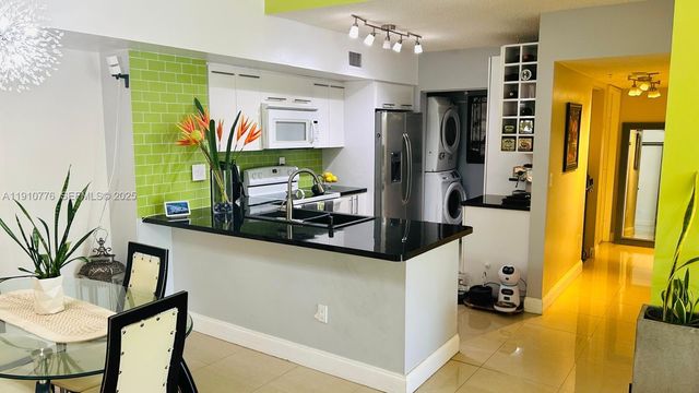 2600 S University Dr 229, Davie, FL 33328