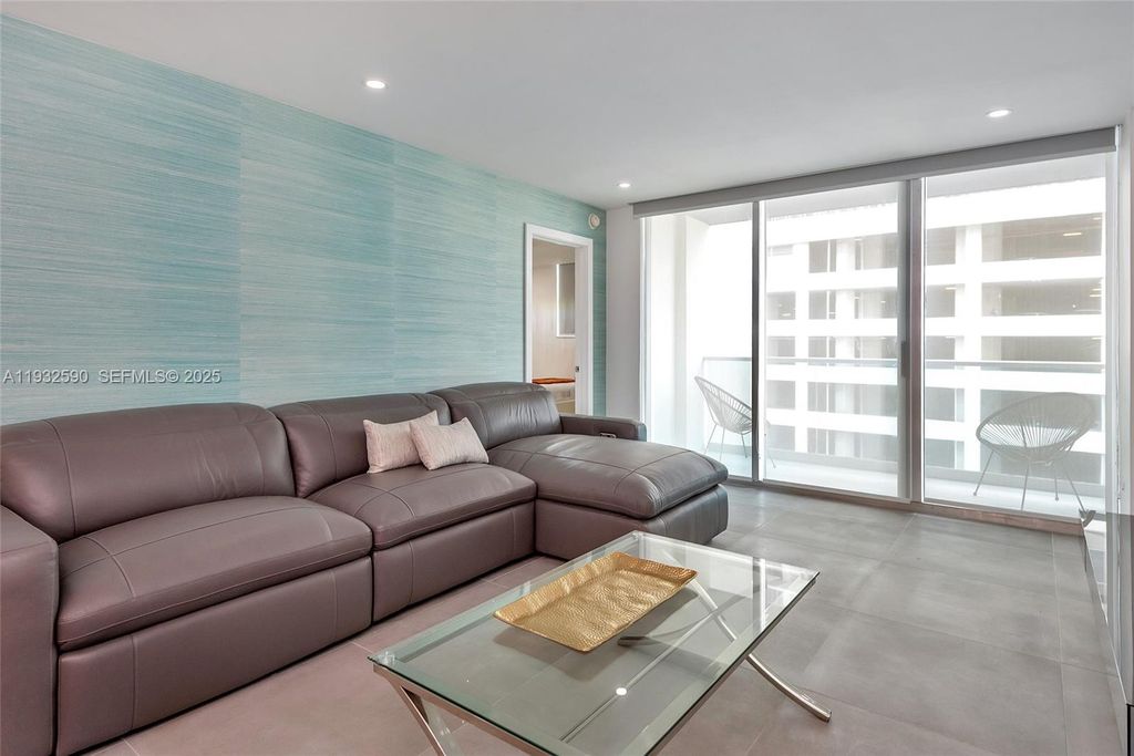 Image 14 of property listing at 4001 S Ocean Dr 9F, Hollywood, FL 33019