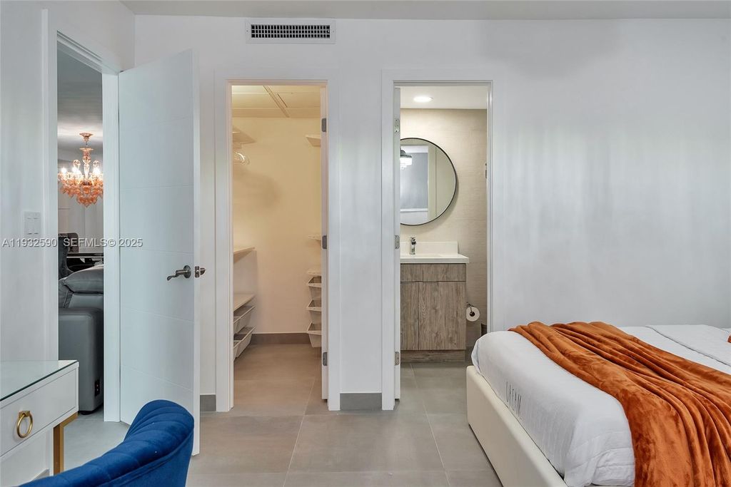 Image 20 of property listing at 4001 S Ocean Dr 9F, Hollywood, FL 33019